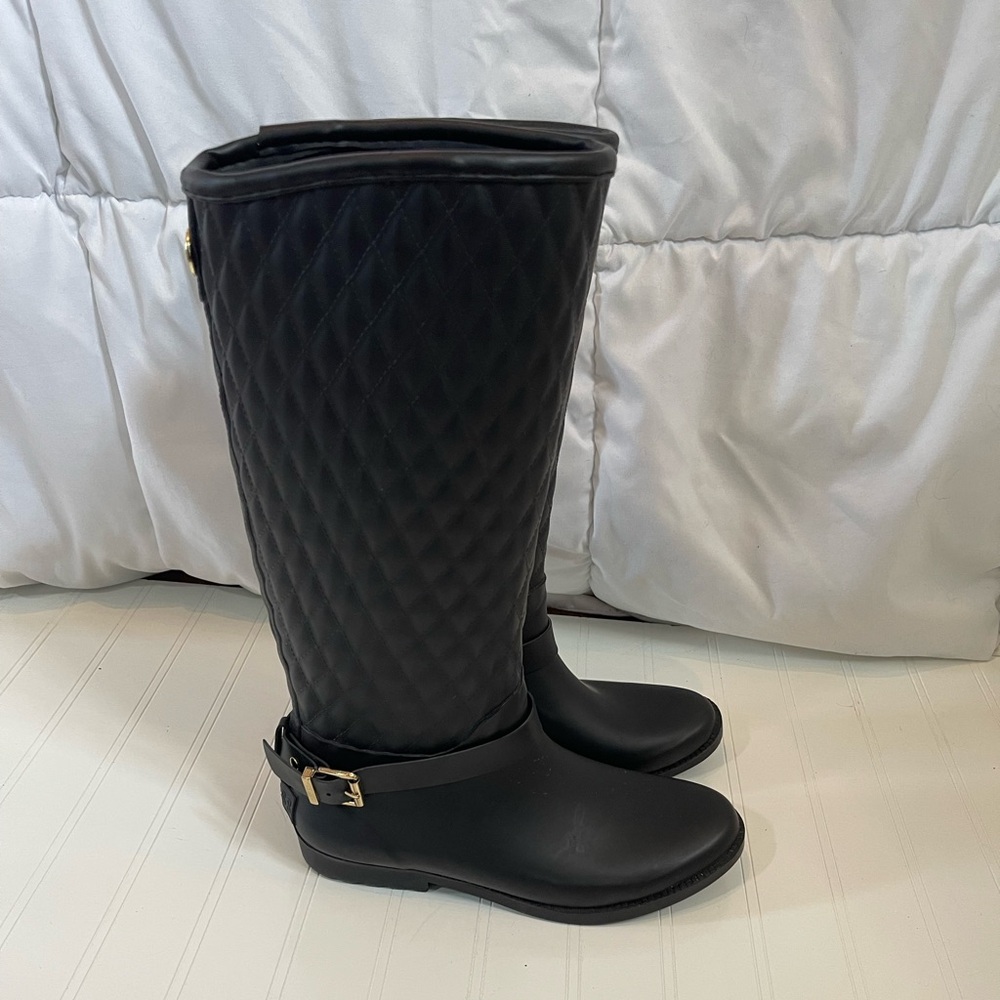 Guess Rubber/Leather Black Quilted Lined Riding Rain Boots Mismatched Size 6/8